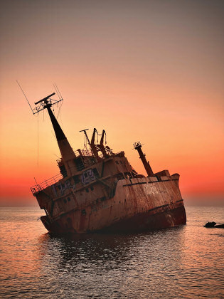 Nave affondata - foto di Marko Kelecevic